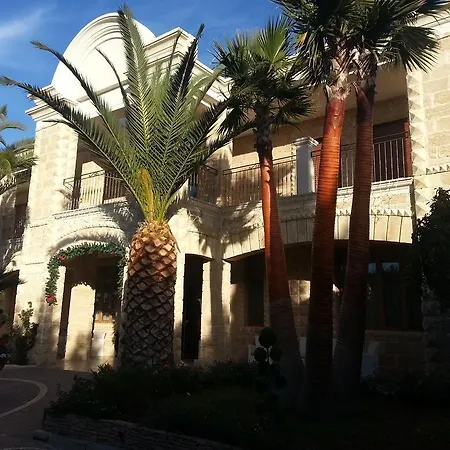 Maison Reale Bed & Breakfast 4*